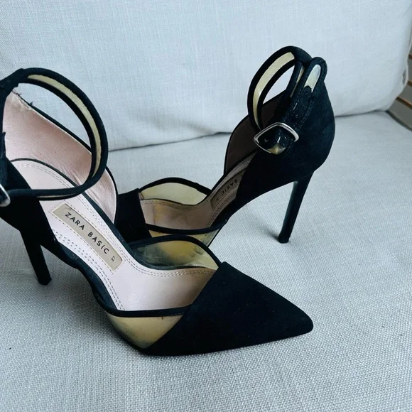 Elegant Black Stiletto Heels with Sleek Design and Comfortable Fit - Picture 2 of 2